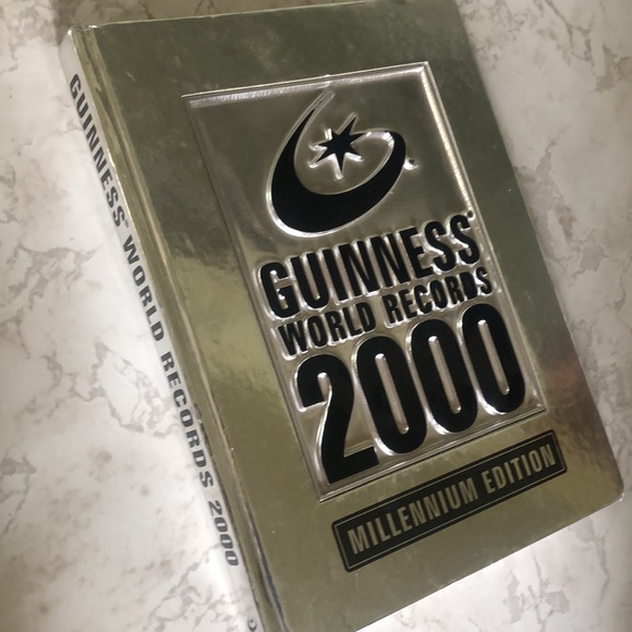 Guinness Book Of World Records 2000 , Millennium Edition - Picture 12 of 13